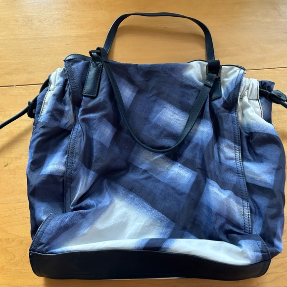 Burberry Blue Buckleigh Packable Nylon Check Shoulder Bag Black - Picture 6 of 7